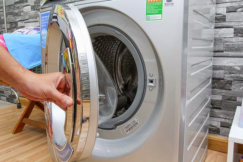 Kiểm tra cửa máy giặt, công tắc cửa khi máy giặt báo lỗi DC Lý do máy giặt Samsung không mở được cửa